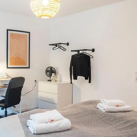 Apartment Blackncozy - Modern&stylish Mit Boxspringbett Und Terrasse Für 4